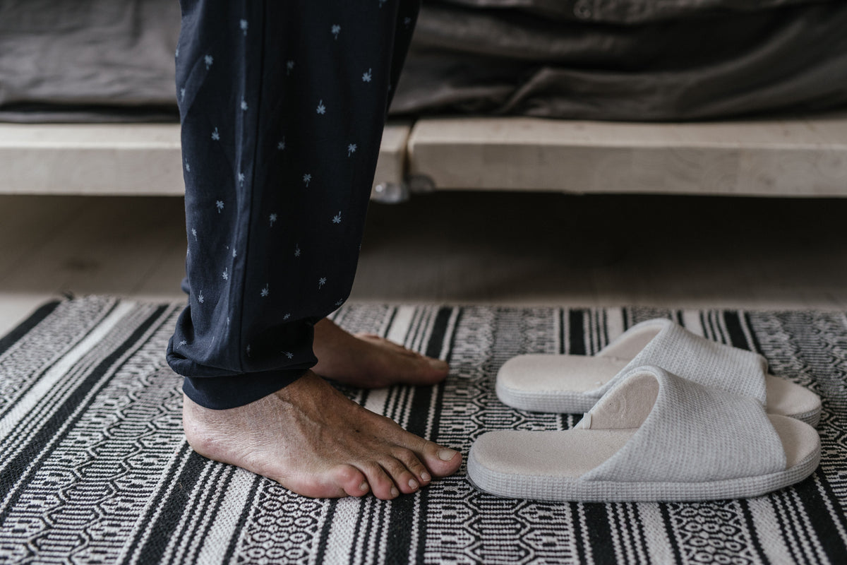 Metatarsalgia & Morton's Neuroma: The Best House Shoes & Slides for 2026